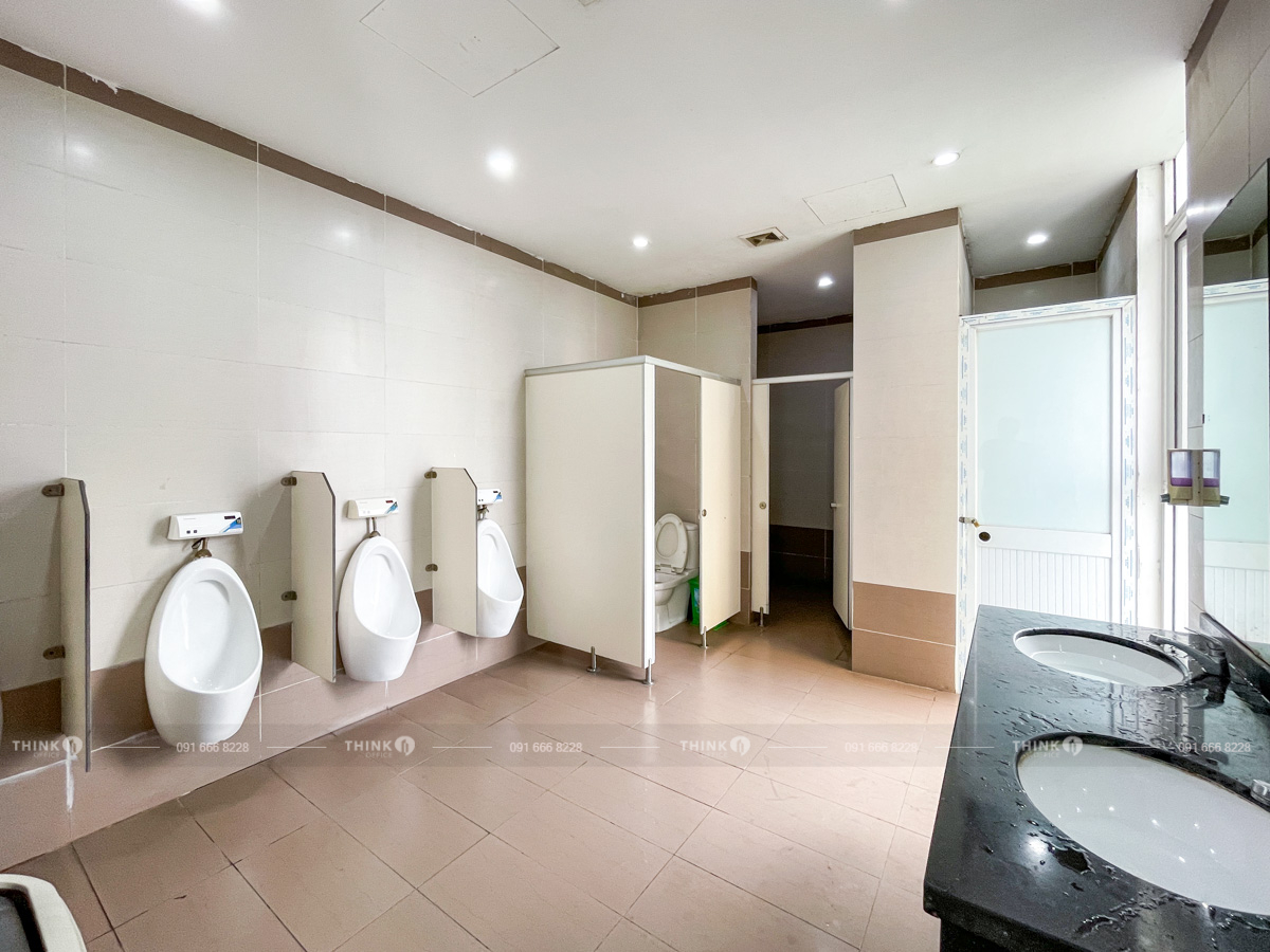 Nhà vệ sinh toà nhà C14 Bắc Hà