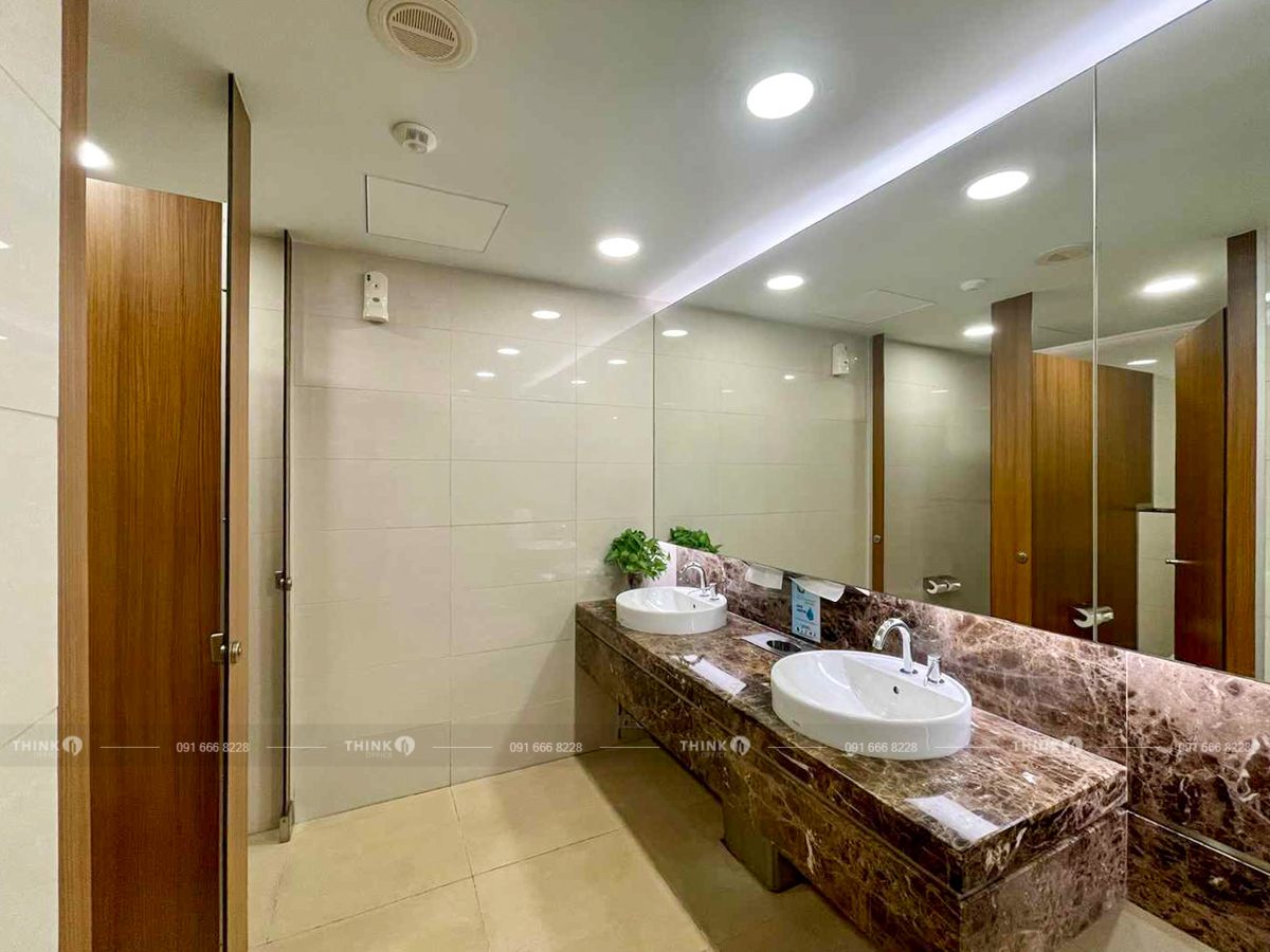 Nhà vệ sinh toà nhà Central Building Hai Bà Trưng