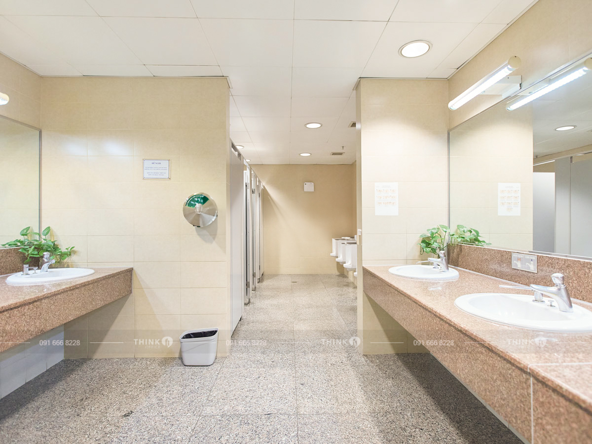 Nhà vệ sinh toà nhà HITC Building
