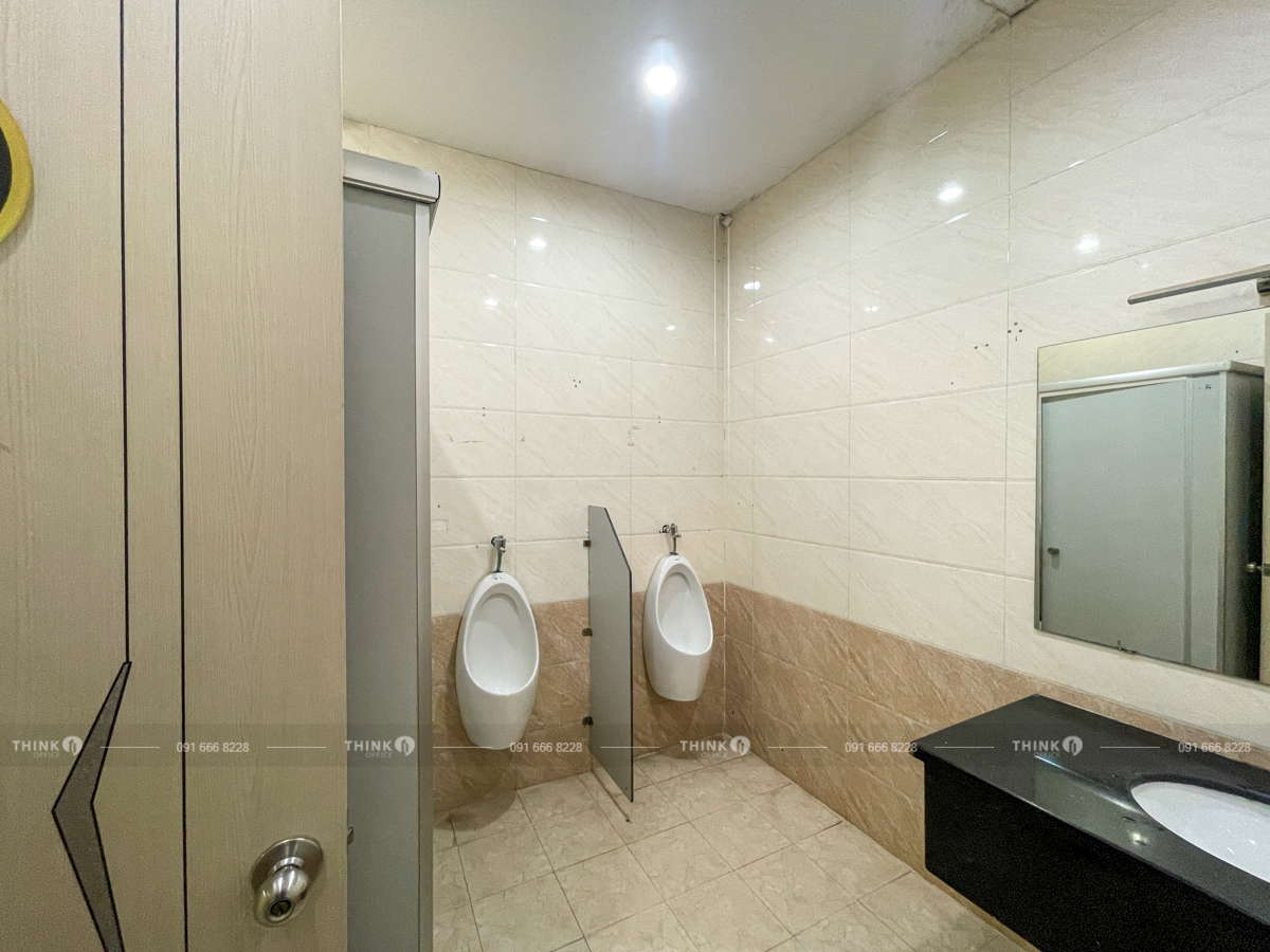 Nhà vệ sinh toà nhà Handiresco Trương Hán Siêu