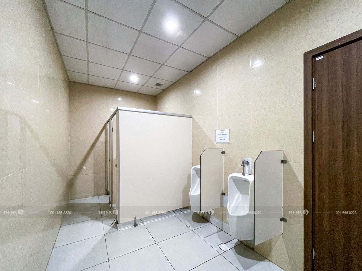 Nhà vệ sinh toà nhà Helios Tower