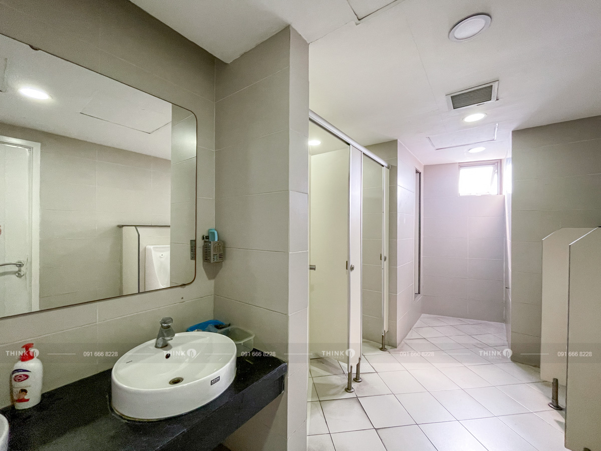 Nhà vệ sinh toà nhà Hudland Tower