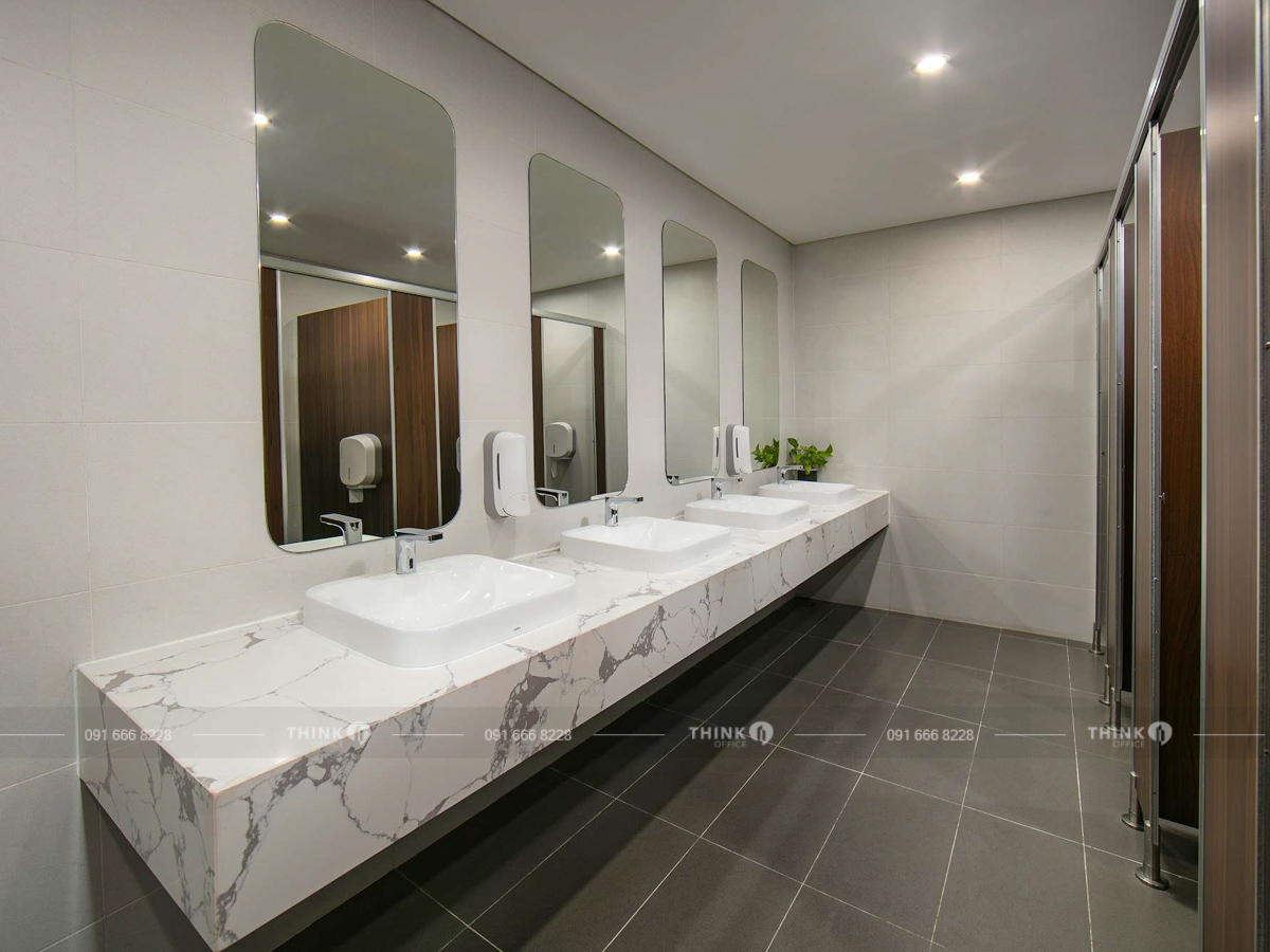 Nhà vệ sinh toà nhà IDMC Duy Tân Building
