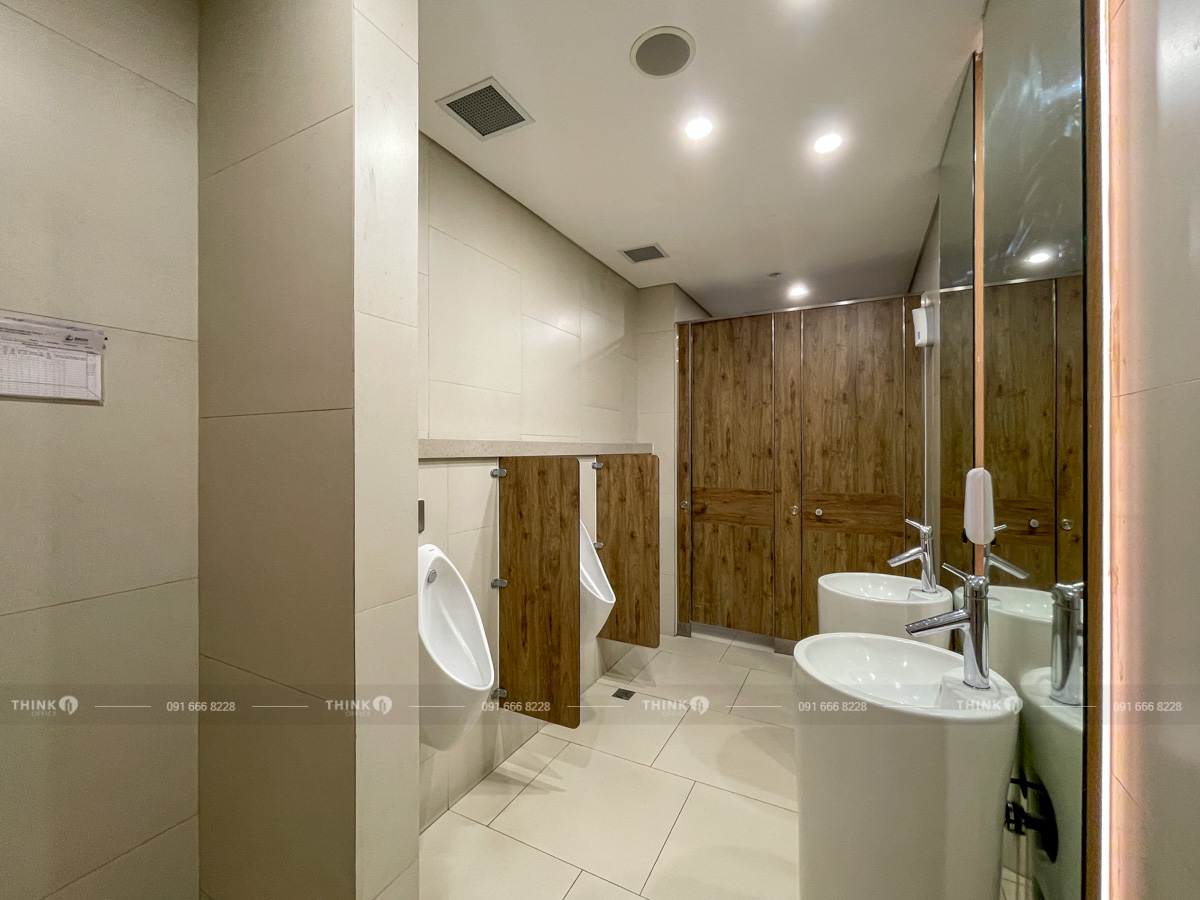 Nhà vệ sinh toà nhà Lancaster Luminaire