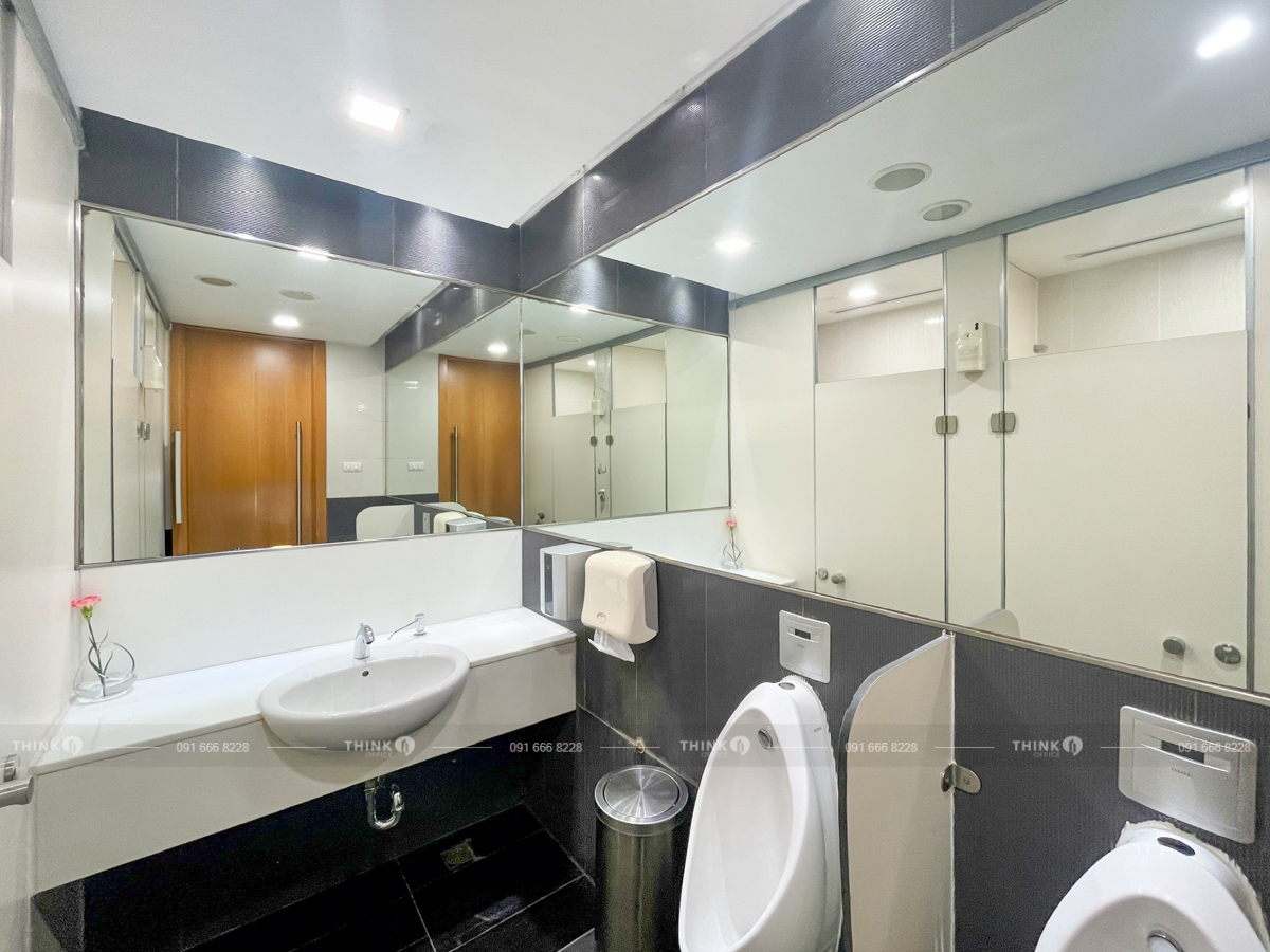 Nhà vệ sinh toà nhà Leadvisors Place Lý Thái Tổ