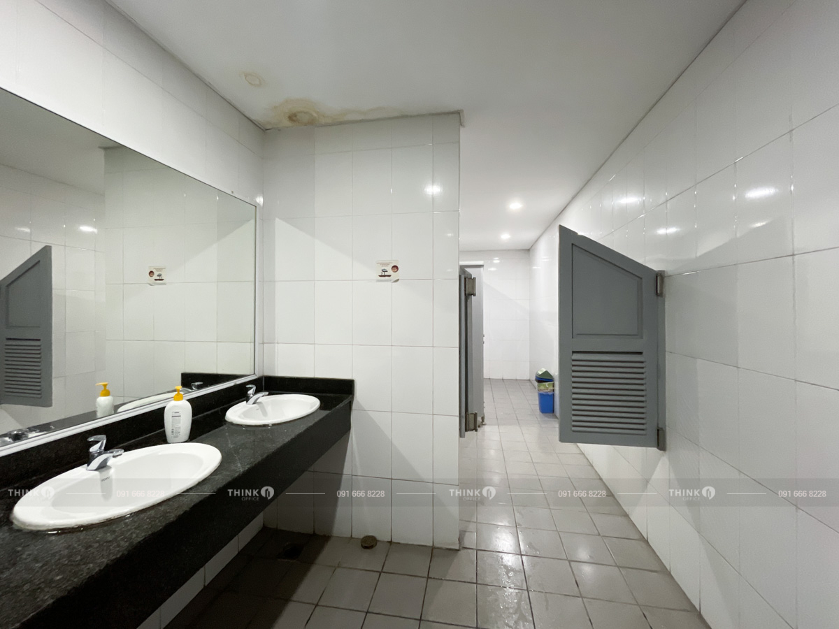 Nhà vệ sinh toà nhà Lilama 10 Tố Hữu