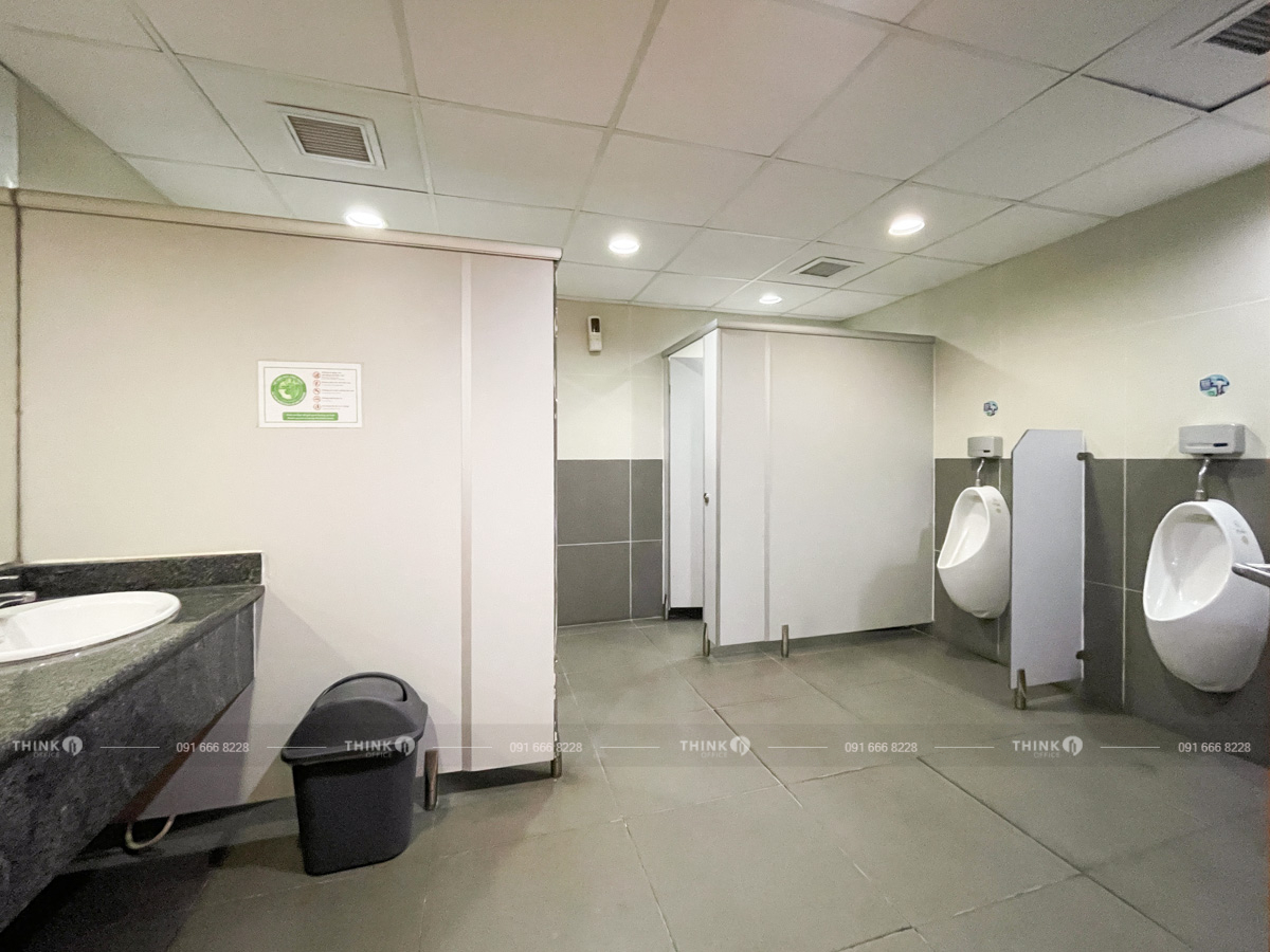 Nhà vệ sinh toà nhà Nam Cường Building