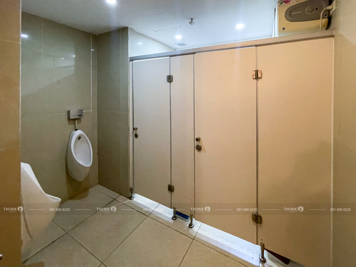 Nhà vệ sinh toà nhà Phú Điền Building