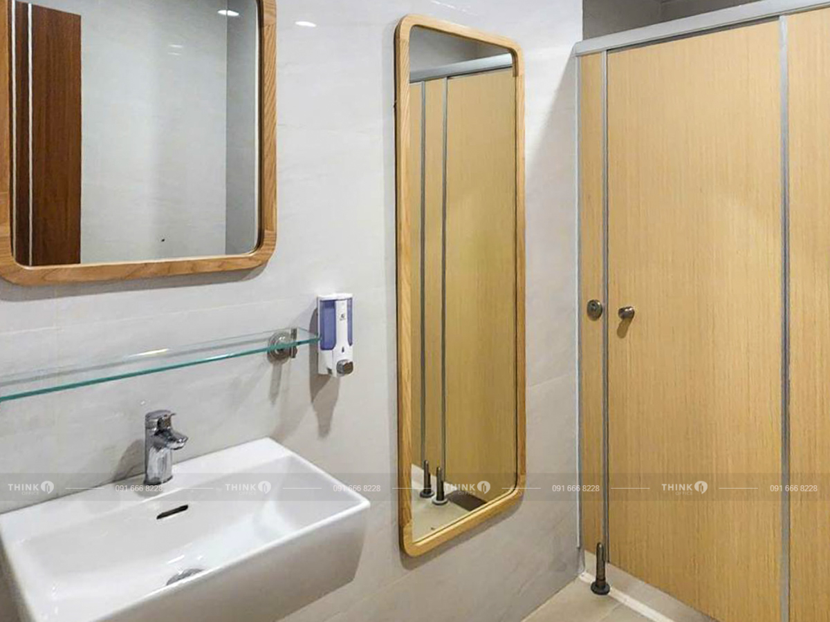 Nhà vệ sinh toà nhà Qunimex Building Lê Đại Hành