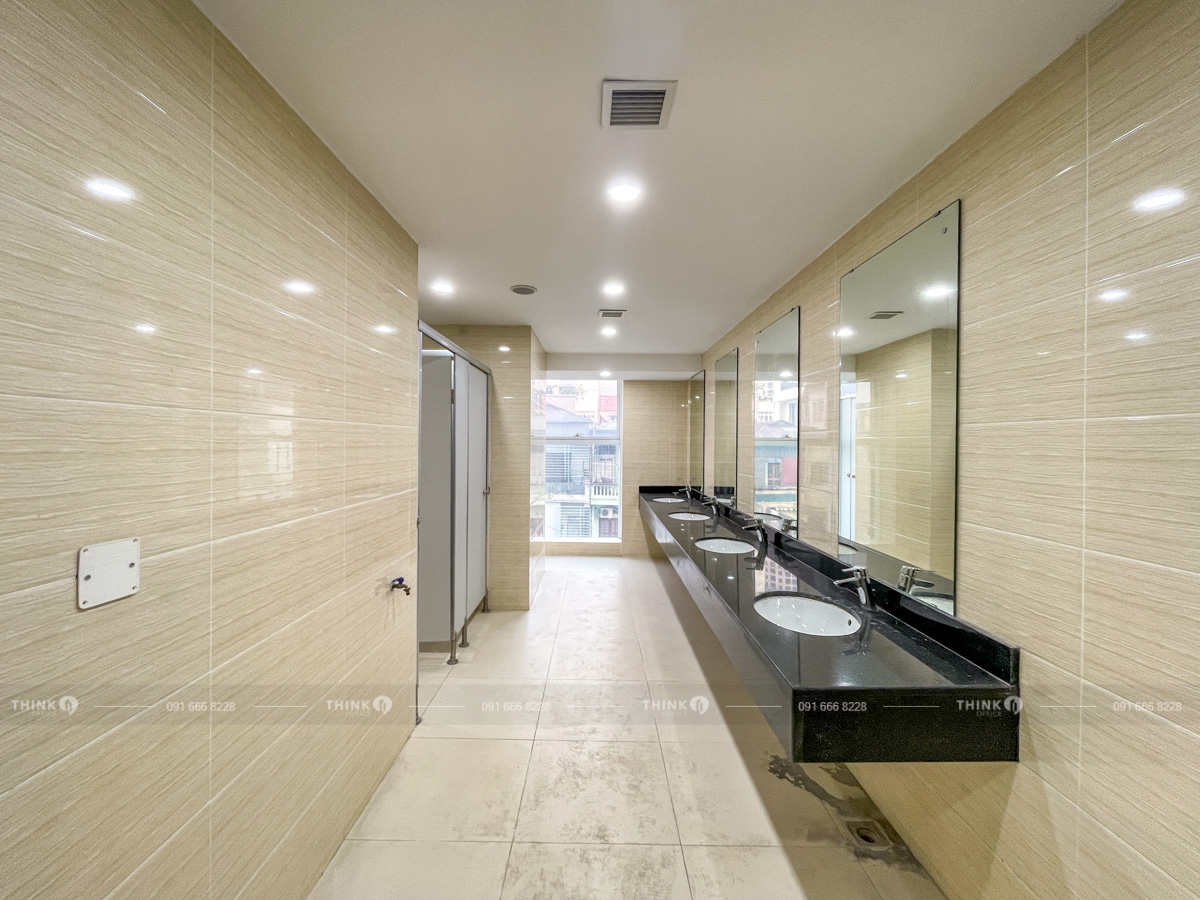 Nhà vệ sinh toà nhà T&T Định Công Complex