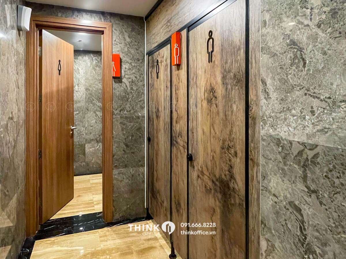 Nhà vệ sinh hiện đại tại toà nhà TVL Building 153 Đội Cấn