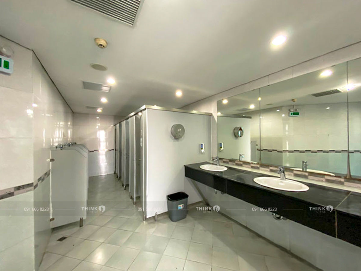 Nhà vệ sinh toà nhà Viện Dầu Khí