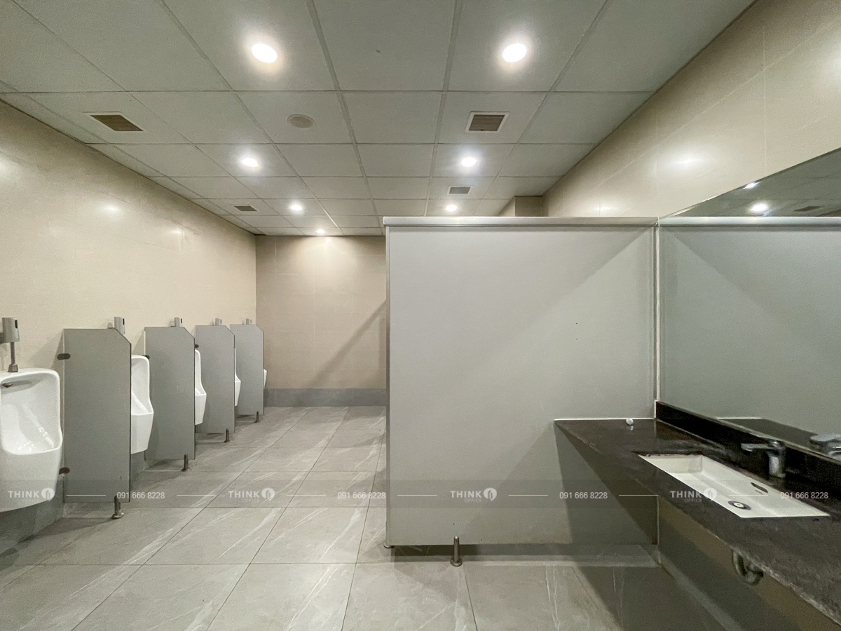Nhà vệ sinh toà nhà Việt Đức Complex