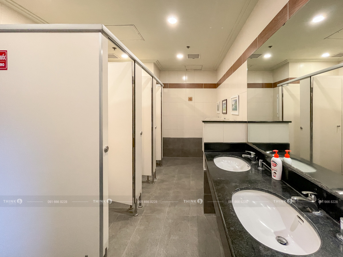 Nhà vệ sinh toà nhà Vinaconex Tower Láng Hạ