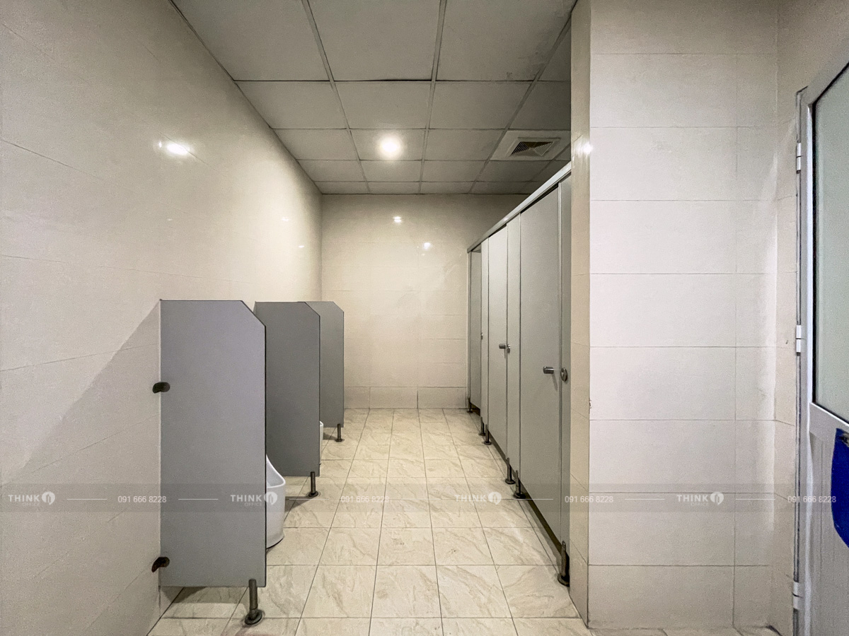 Nhà vệ sinh toà nhà Xuân Mai Tower