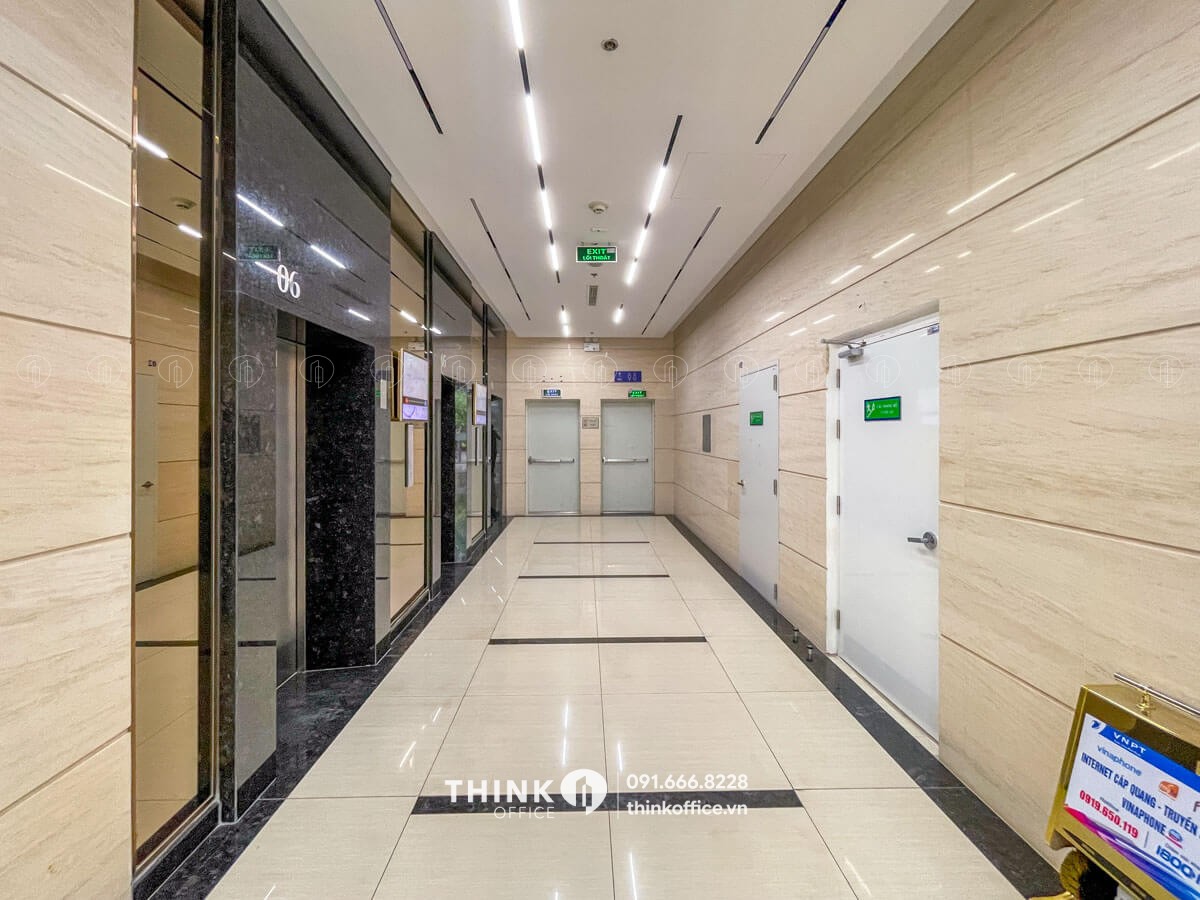 Sảnh chính thang máy văn phòng tầng 1 tại toà nhà Discovery Central Trần Phú