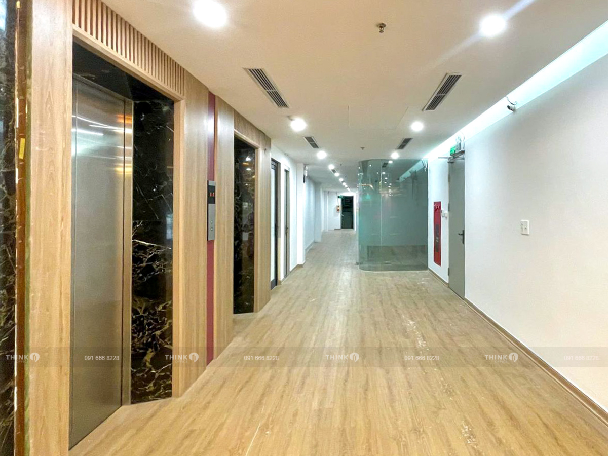 Sảnh thang máy văn phòng toà nhà 352 Phố Huế