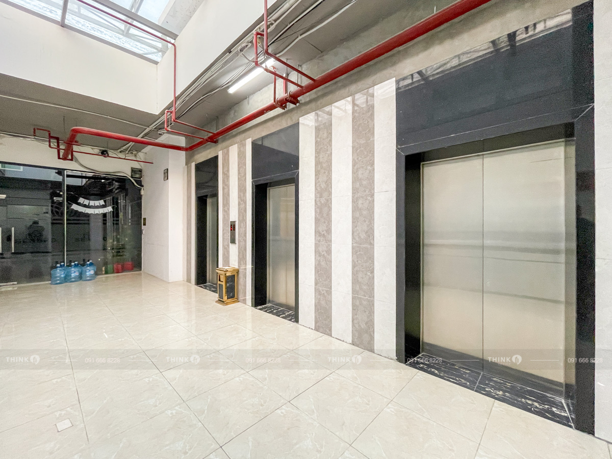 Sảnh thang máy văn phòng toà nhà Trương Định Plaza