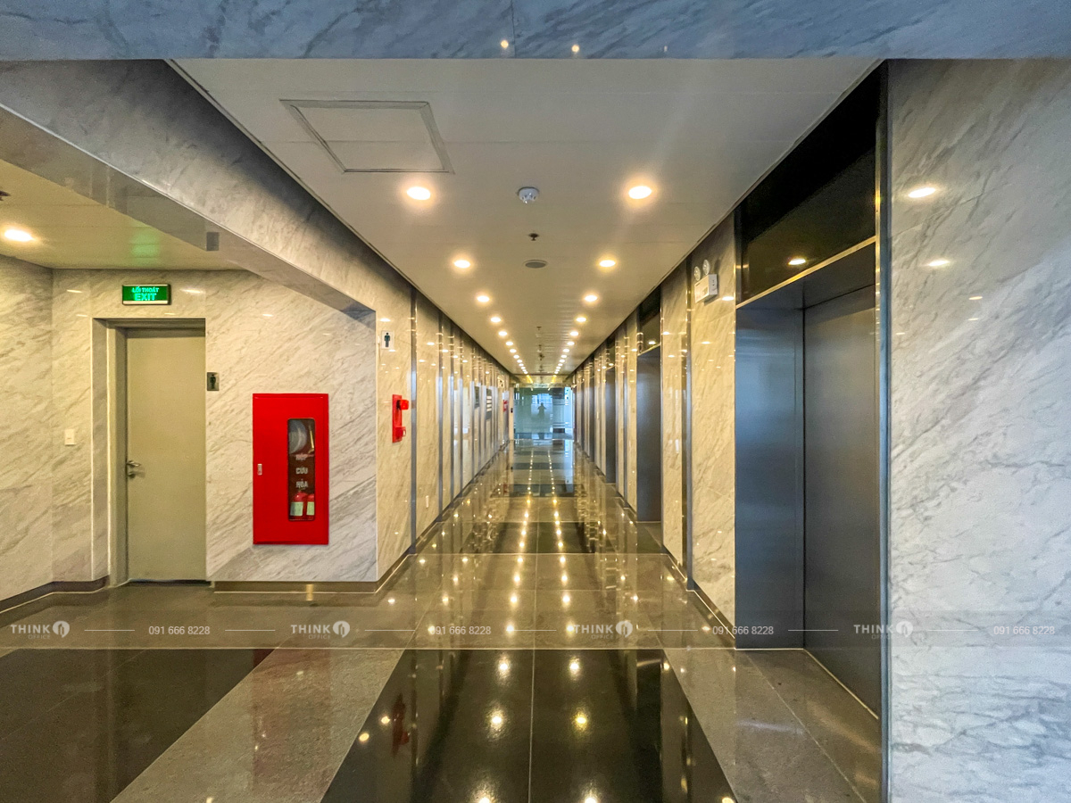 Sảnh thang máy văn phòng toà nhà Vinaconex Tower Láng Hạ