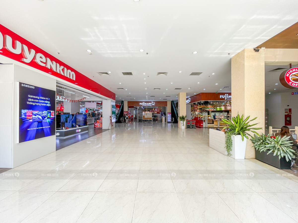 Sảnh toà nhà Mac Plaza