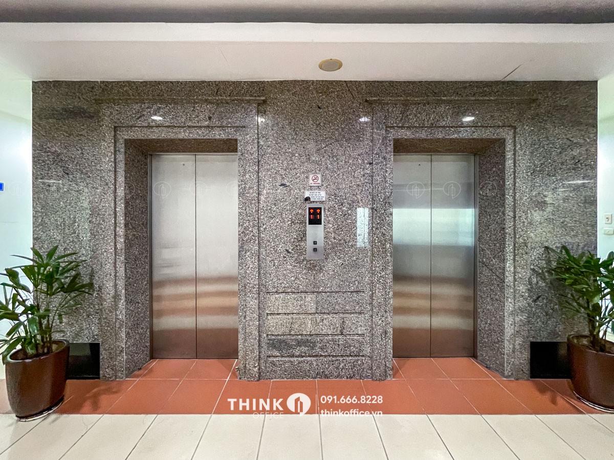 Thang máy văn phòng điển hình tầng trên Hanco 3 Building