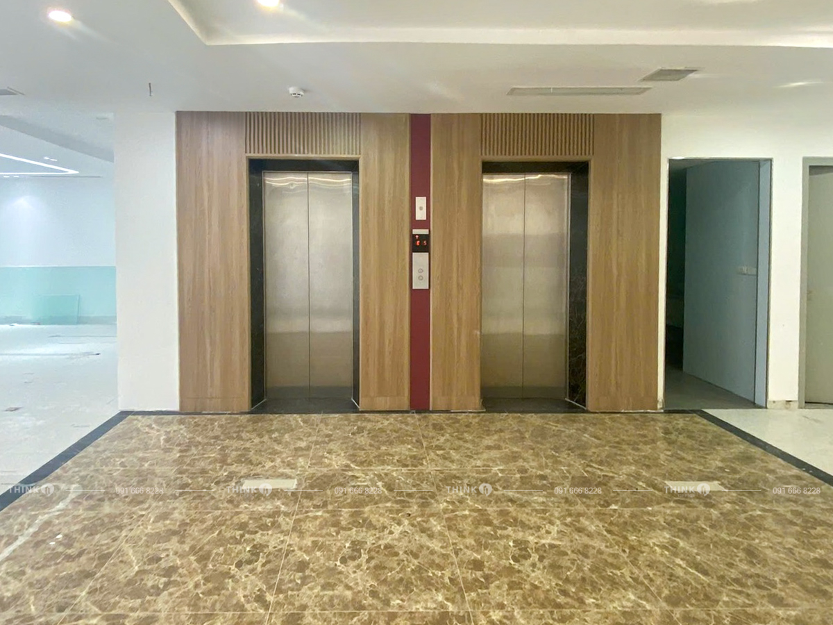 Thang máy toà nhà 352 Phố Huế