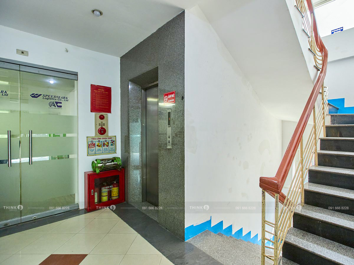 Thang máy văn phòng toà nhà Qunimex Building Lê Đại Hành