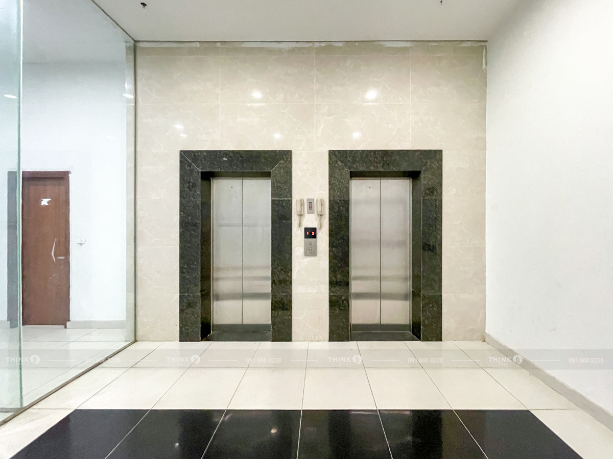 Thang máy văn phòng toà nhà Việt Đức Complex
