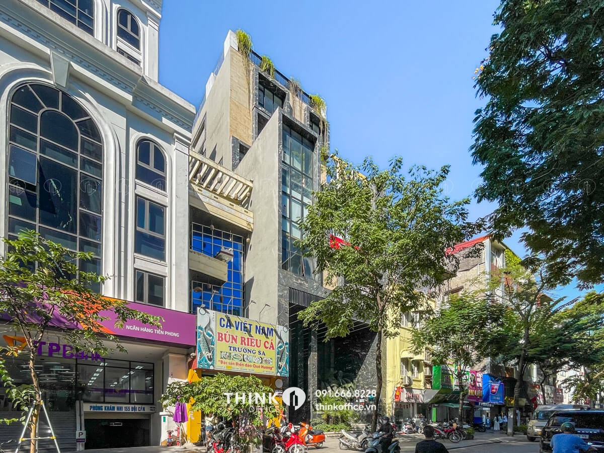 Mặt bên ngoài toà nhà TVL Building 153 Đội Cấn