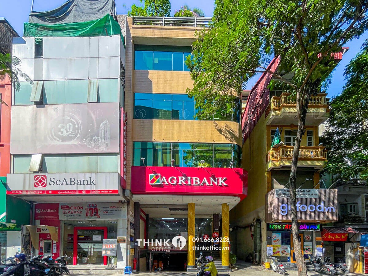 Mặt ngoài toà nhà Ru Blue Building 221 Đội Cấn