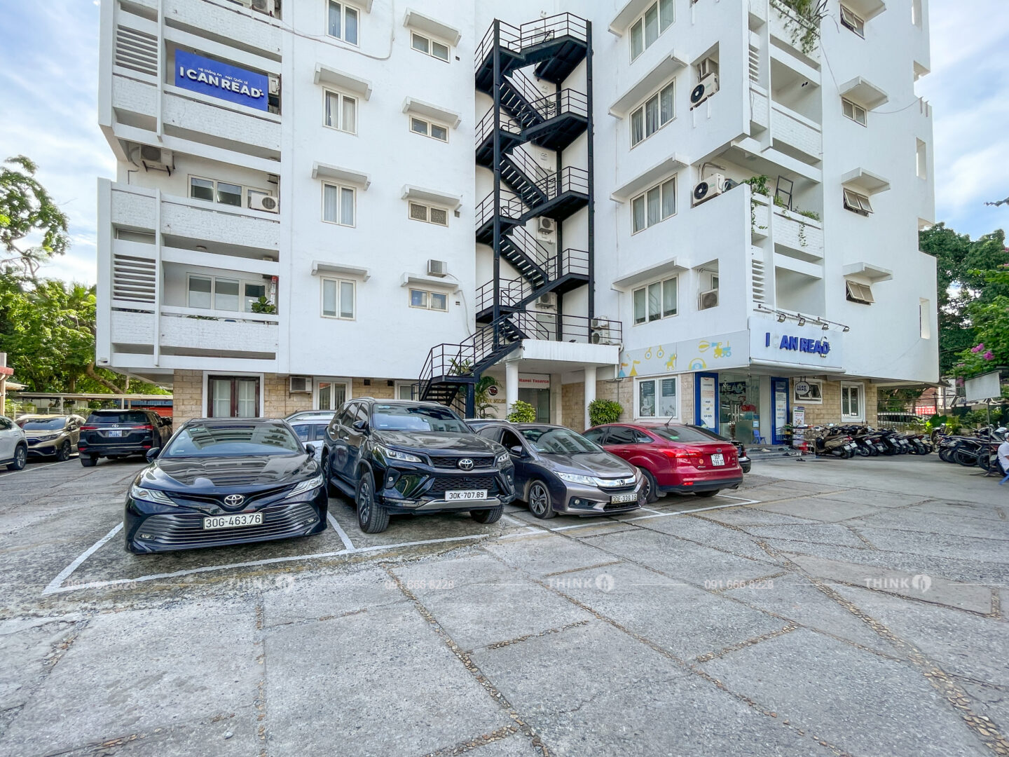 Khu vực để xe Vạn Phúc Building