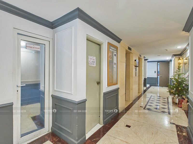 Khu vực thang máy toà nhà Imperial Suites