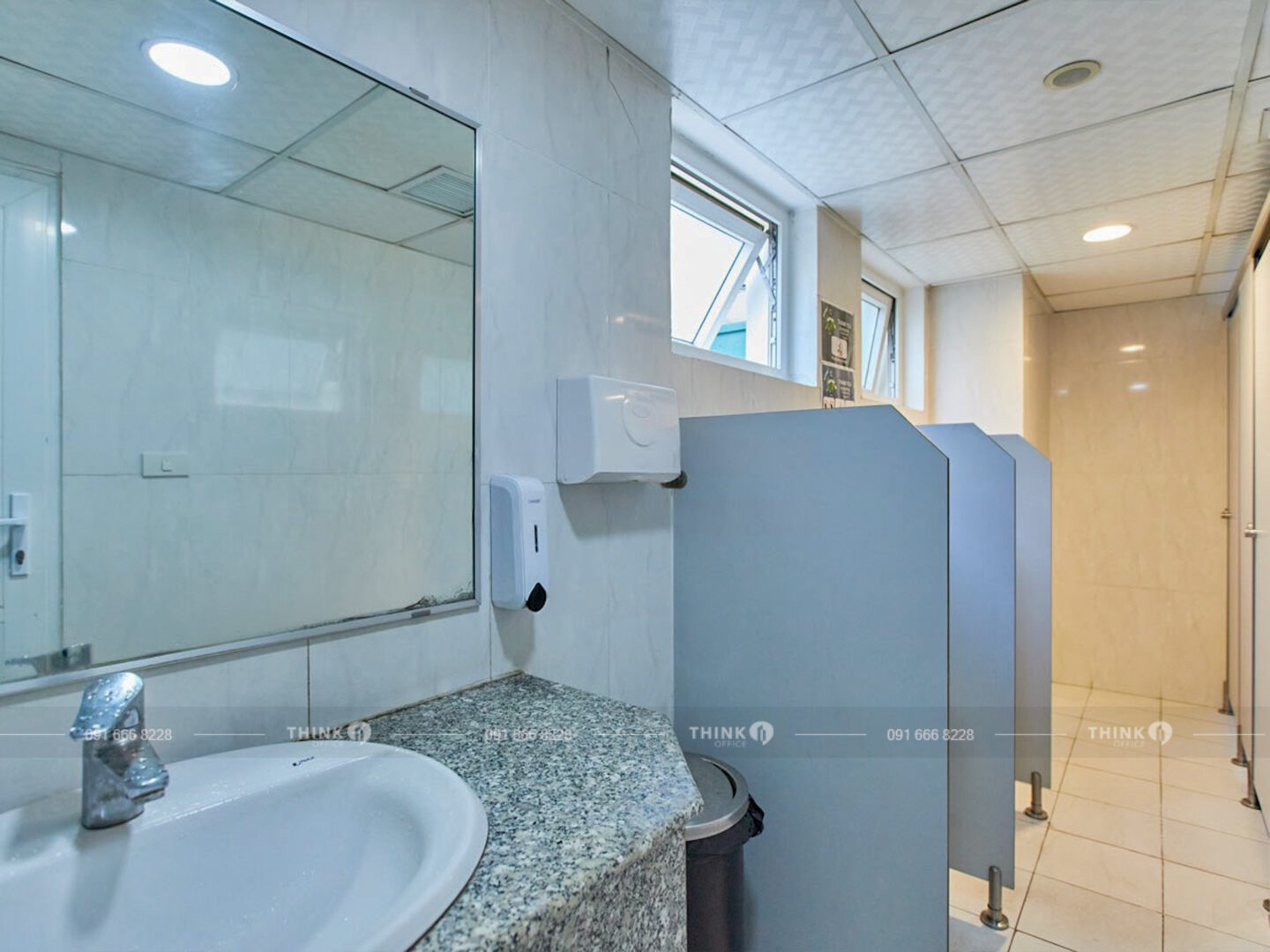 Khu vực vệ sinh toà nhà Imperial Suites