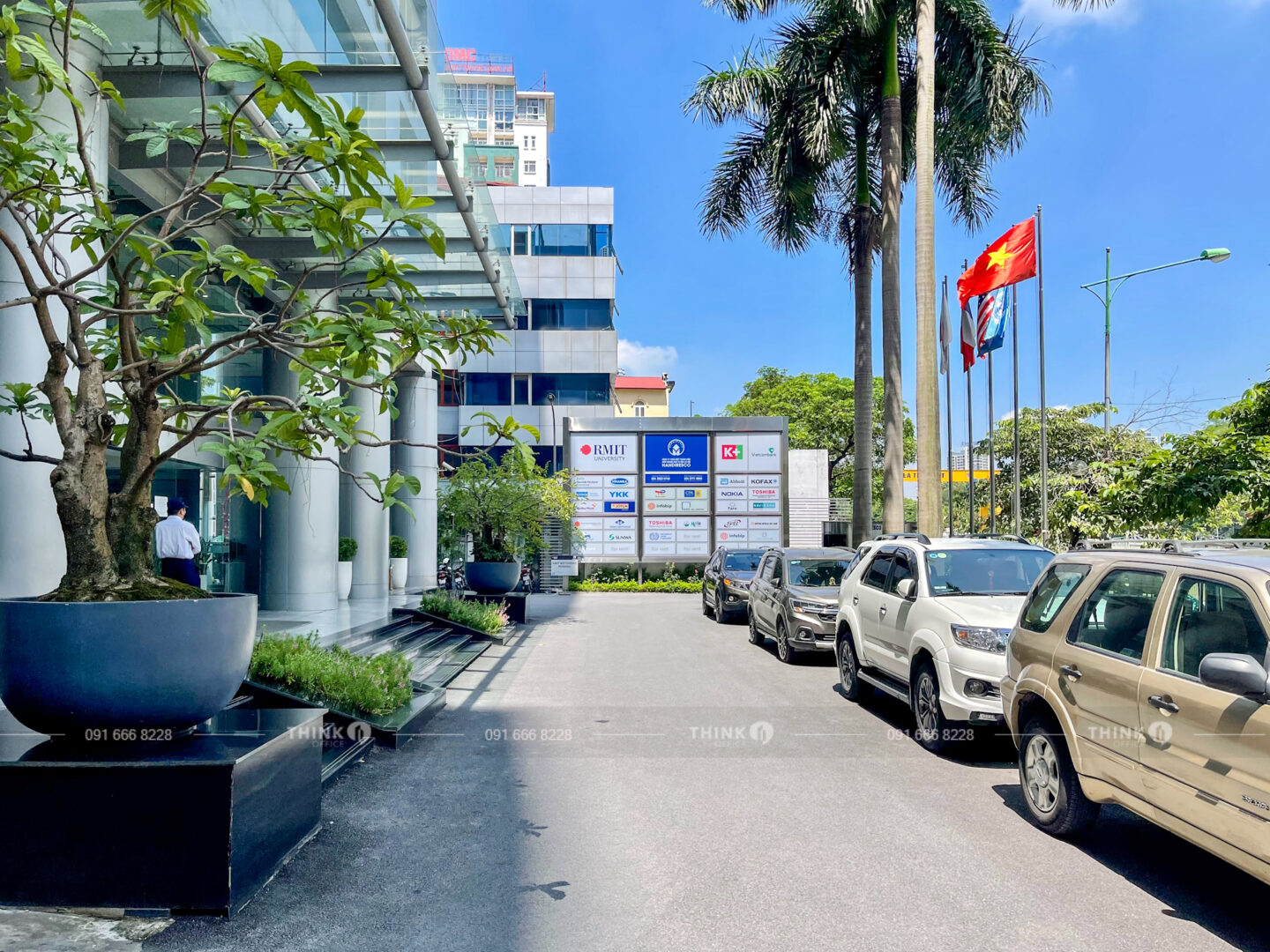 Lối vào sảnh toà nhà Handiresco Tower