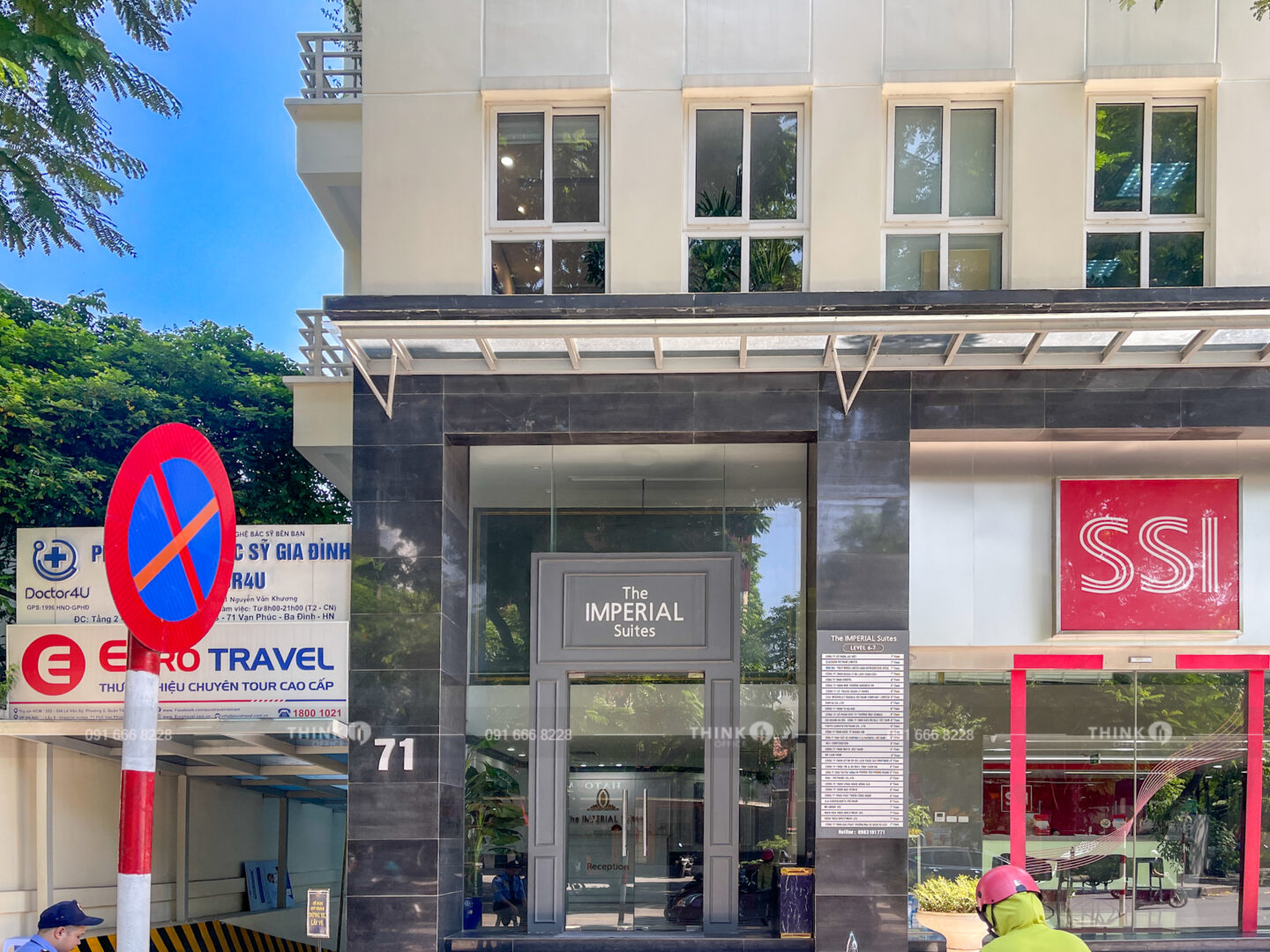 Lối vào toà nhà Imperial Suites