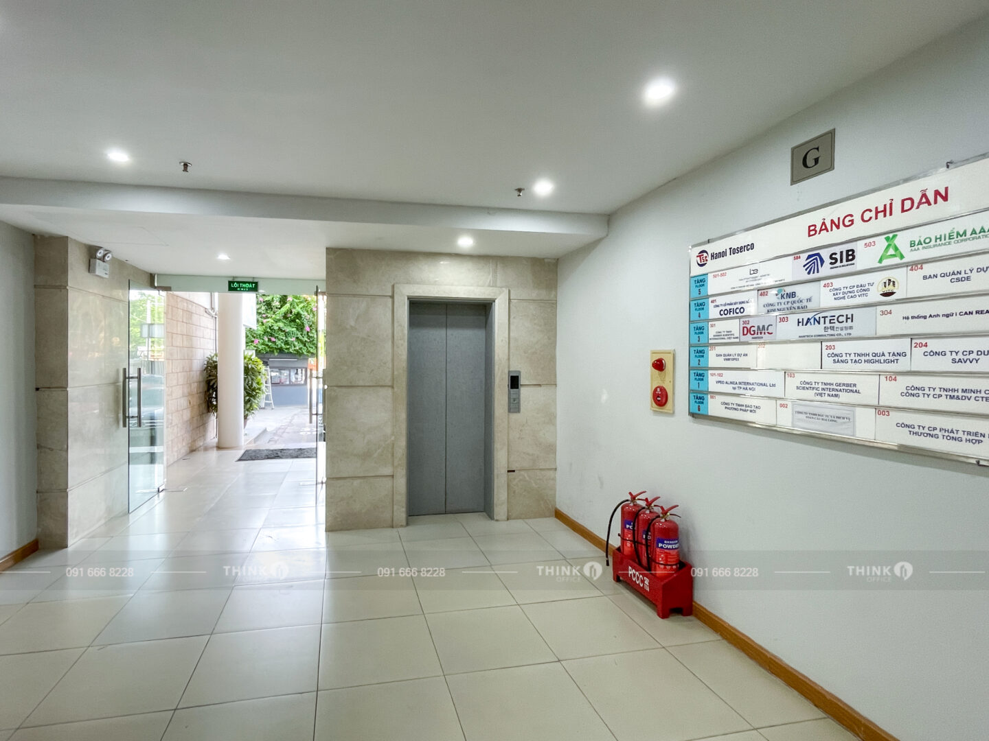 Sảnh toà nhà Vạn Phúc Building
