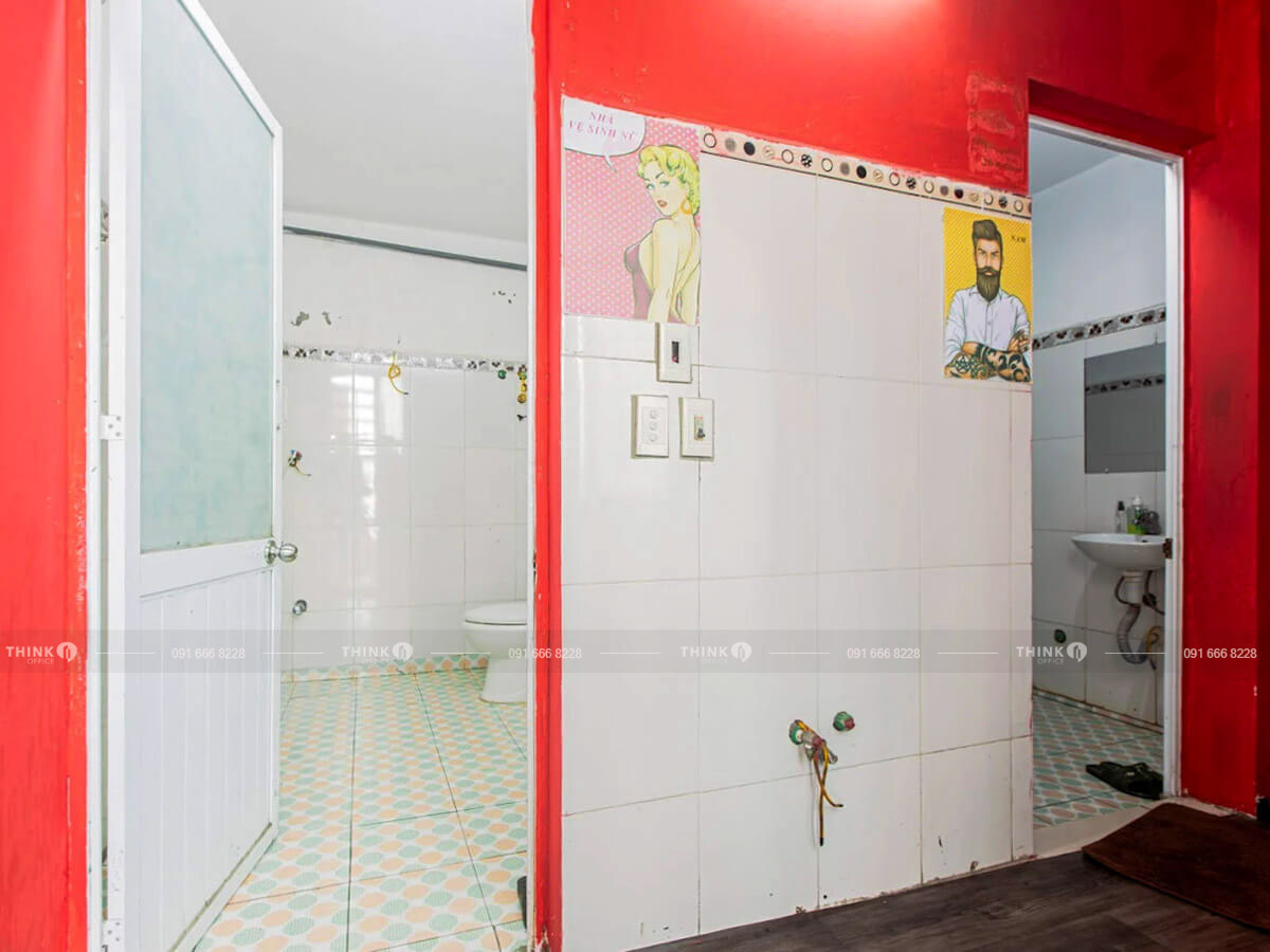 Khu vực nhà vệ sinh toà nhà 313 315 Bạch Mai