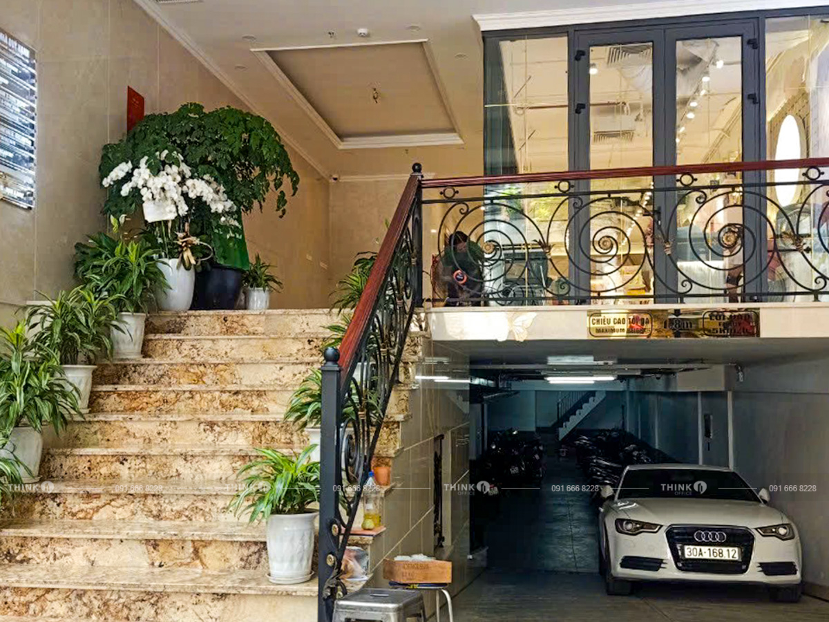 Lối vào sảnh văn phòng toà nhà Quý Hạnh