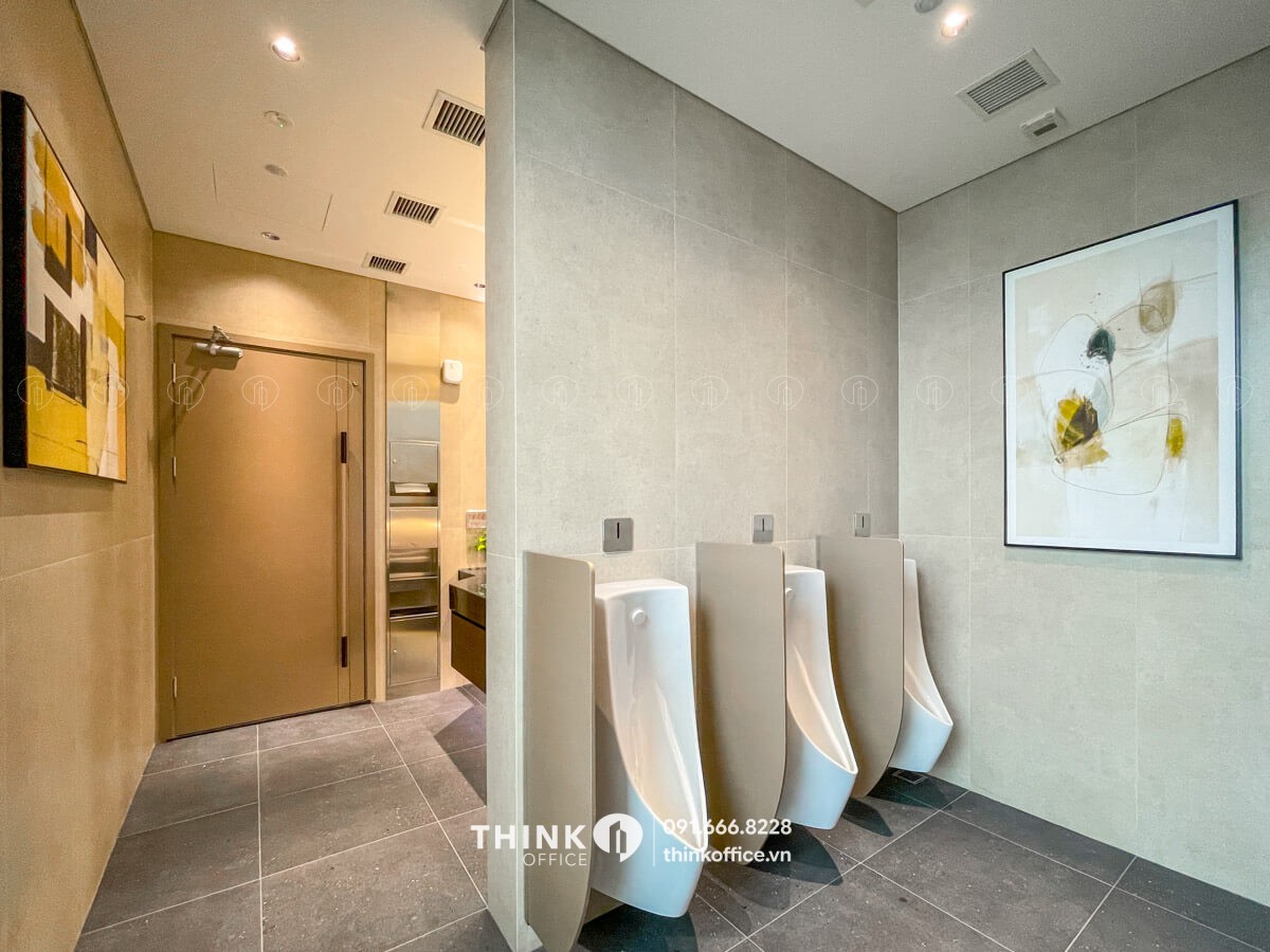 Nhà vệ sinh toà nhà Oriental Square KĐT Tây Hồ Tây