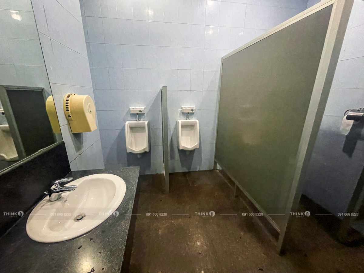 Nhà vệ sinh toà nhà Sao Bắc