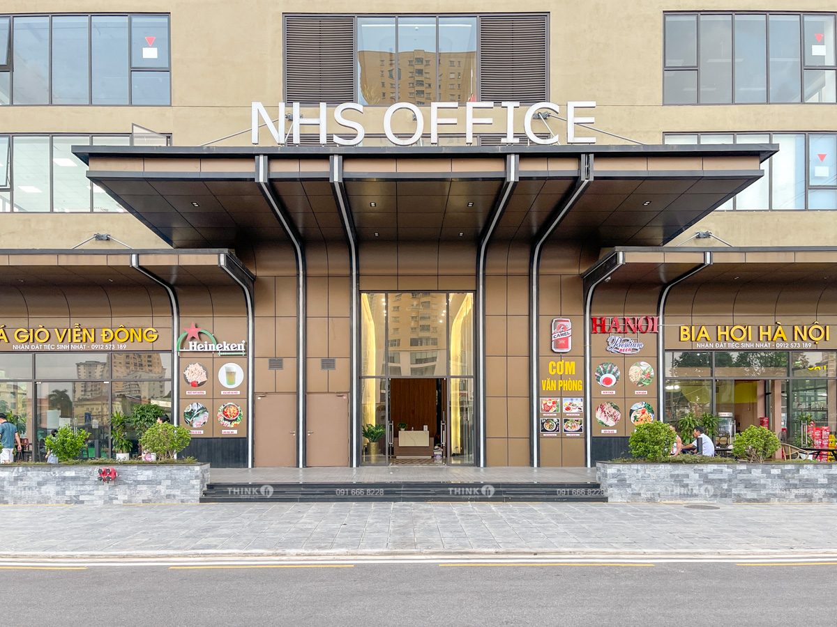 Lối vào sảnh văn phòng toà nhà NHS Trung Văn
