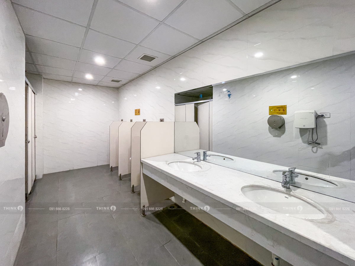 Khu vực nhà vệ sinh toà nhà Sevin Office