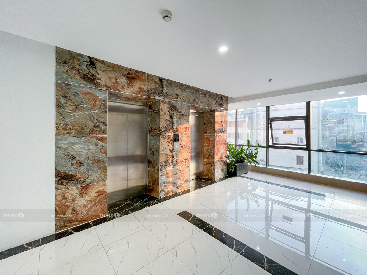 Khu vực thang máy văn phòng Sevin Office