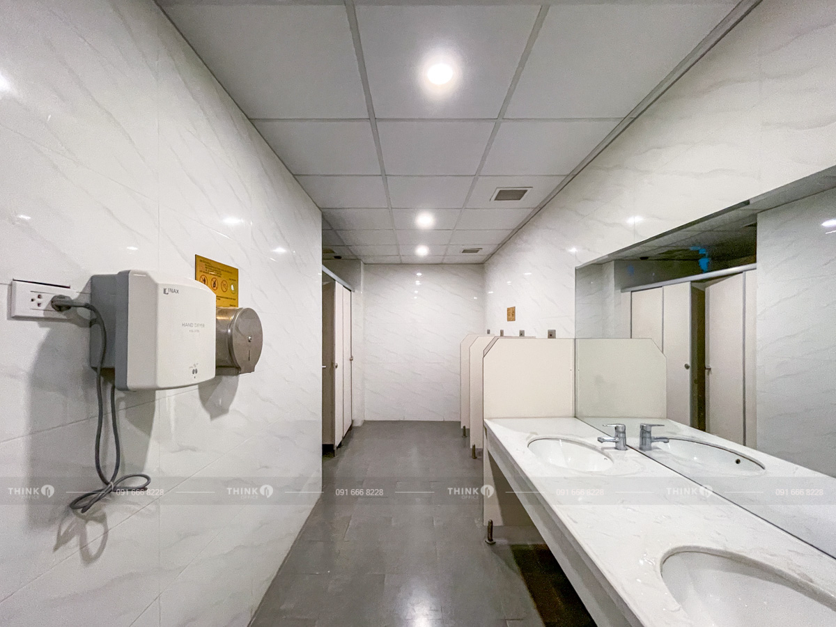 Nhà vệ sinh toà nhà Sevin Office