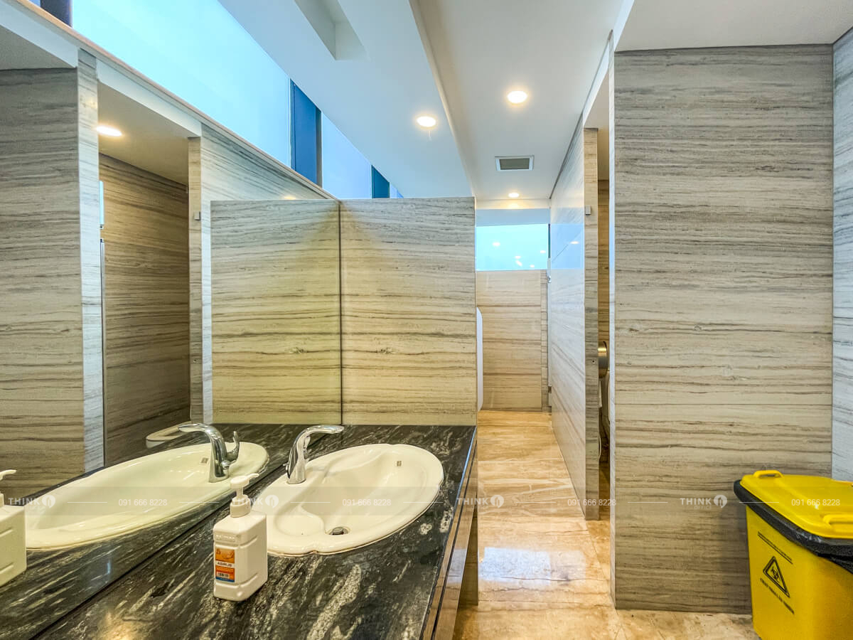 Khu vực nhà vệ sinh toà nhà Friend Tower