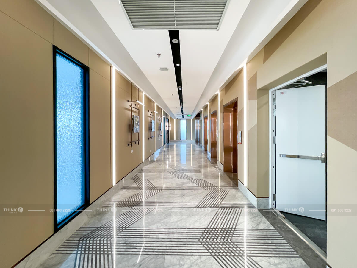 Khu vực sảnh thang máy toà nhà Silk Path Building