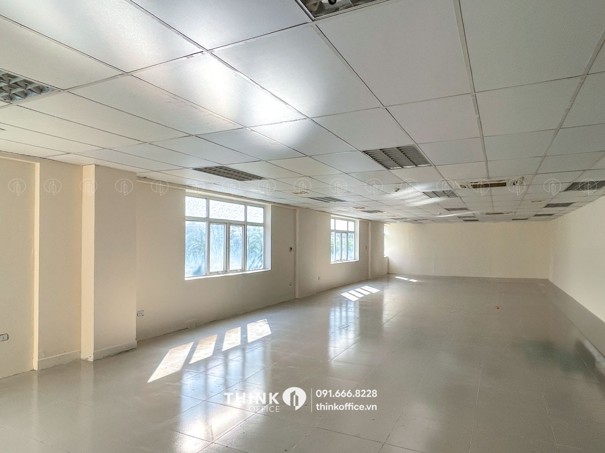 Mặt bằng văn phòng trống sạch sẽ tại toà nhà Hồng Hà Nutrition Tower