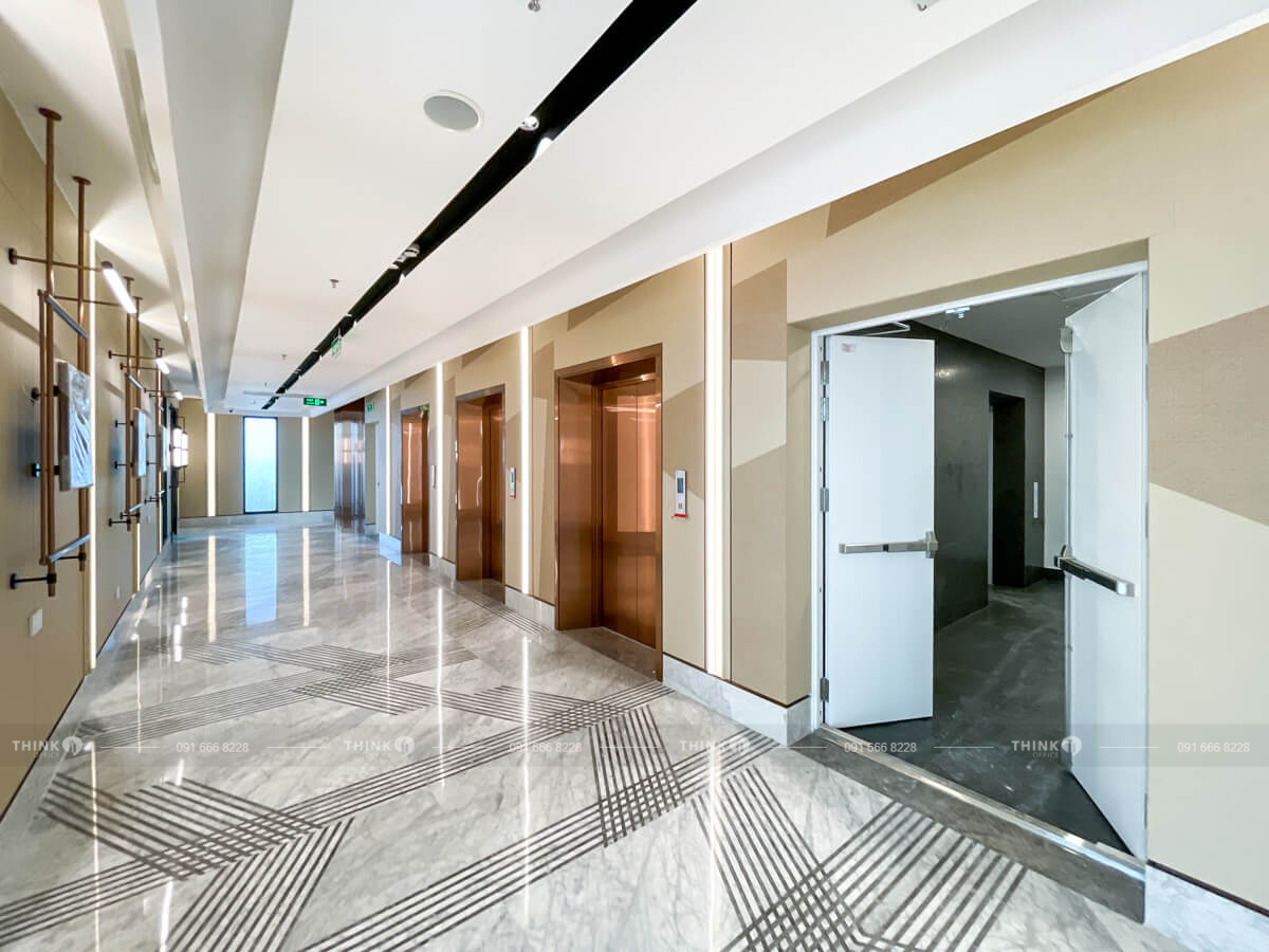 Sảnh thang máy văn phòng toà nhà Silk Path Building
