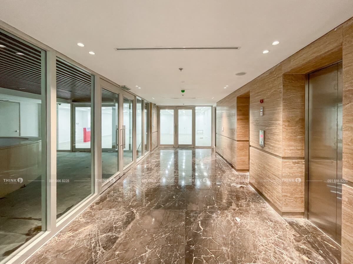 Khu vực sảnh thang máy toà nhà 10 Nguyễn Biểu Building
