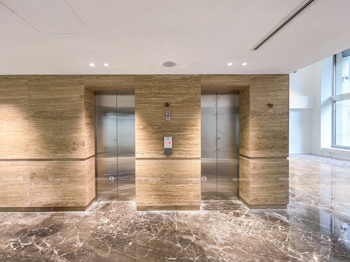 Khu vực thang máy sảnh toà nhà 10 Nguyễn Biểu Building